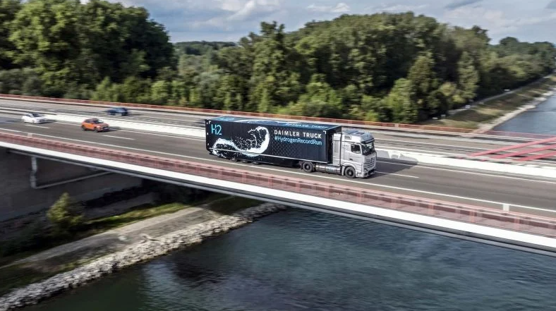 Ce camion a parcouru plus de 1 000 km avec un plein d’hydrogène, le diesel peut-il trembler ?
