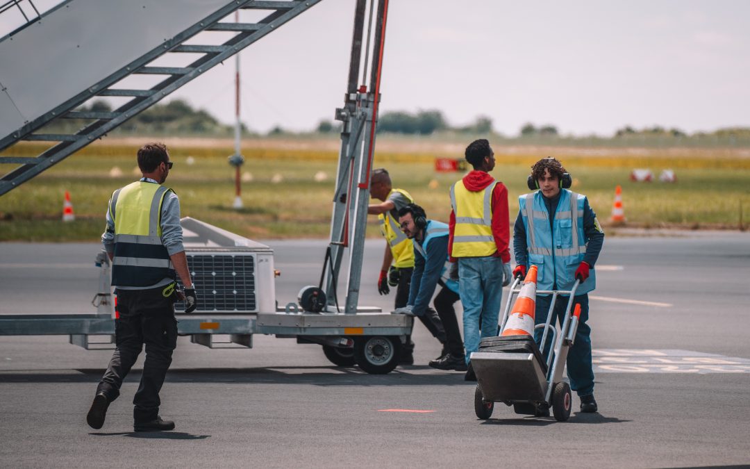 Enregistrement, embarquement, manutention des bagages et bien plus encore : les vacataires et saisonniers ont joué un rôle essentiel cet été à l’aéroport