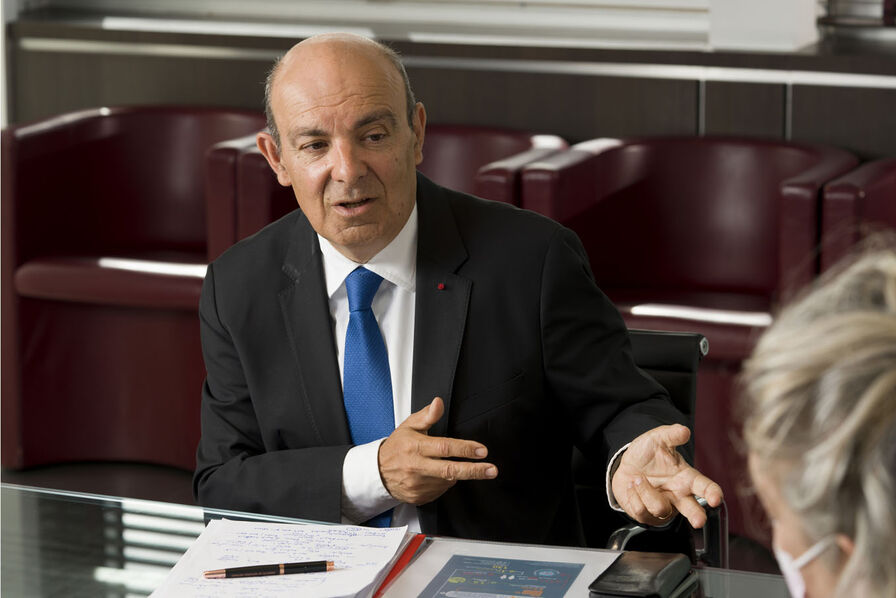 Eric Trappier prend les commandes du groupe Dassault et succède à Charles Edelstenne