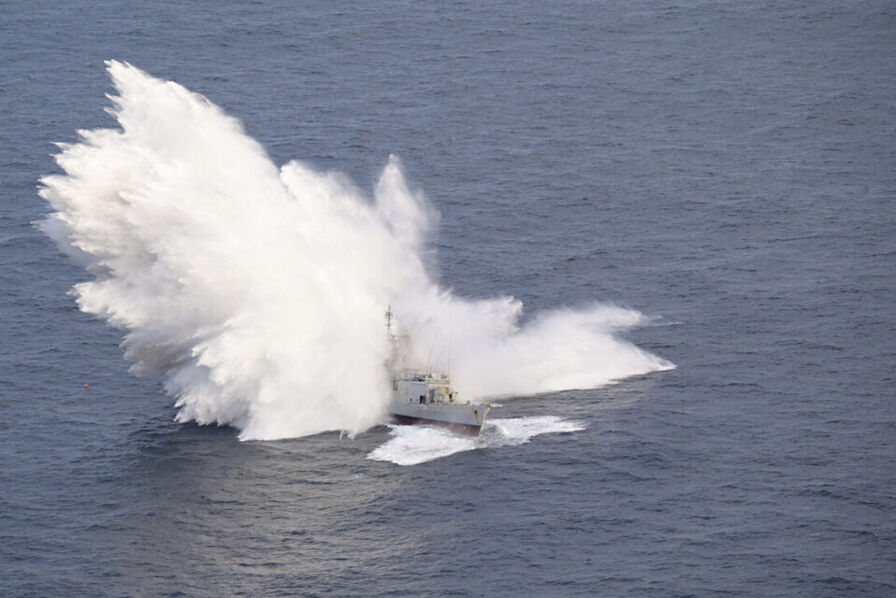 Une torpille F21 coule un ancien patrouilleur en mer français lors d’un essai grandeur nature