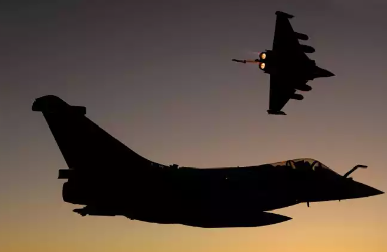 Les avions de combat Rafale et Mirage français abattent une dizaine de drones au Moyen-Orient